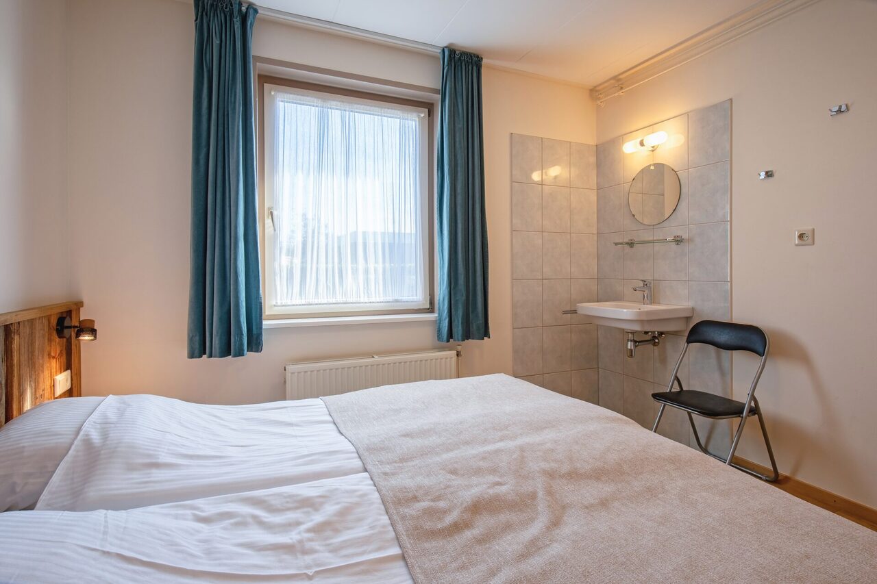 Schlafzimmer 1